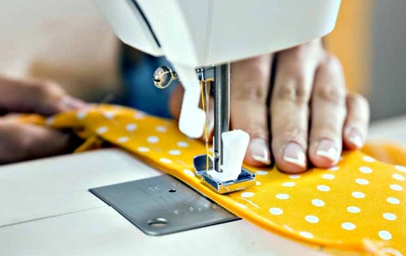 Costureiro de confecção serie tecido plano